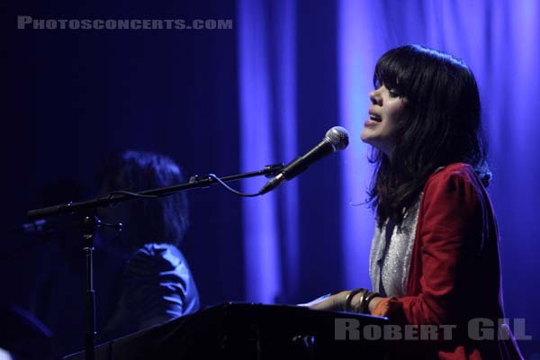 BAT FOR LASHES - 2009-11-04 - PARIS - Olympia - 